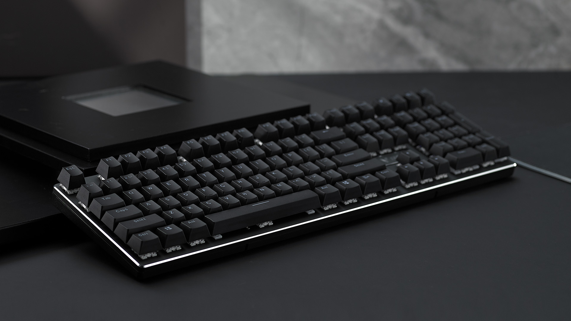星途幻彩RGB背光游戏机械键盘 V700RGB合金版 功能卖点展示图